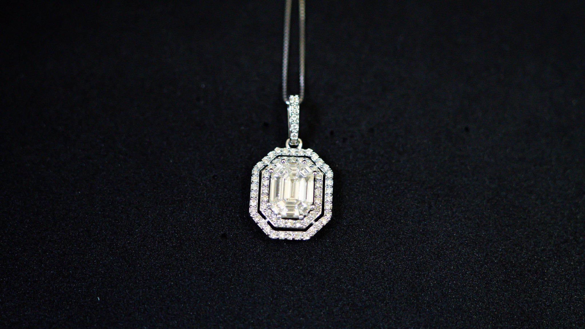 PN 8840 Diamond Necklace Radiant Cut