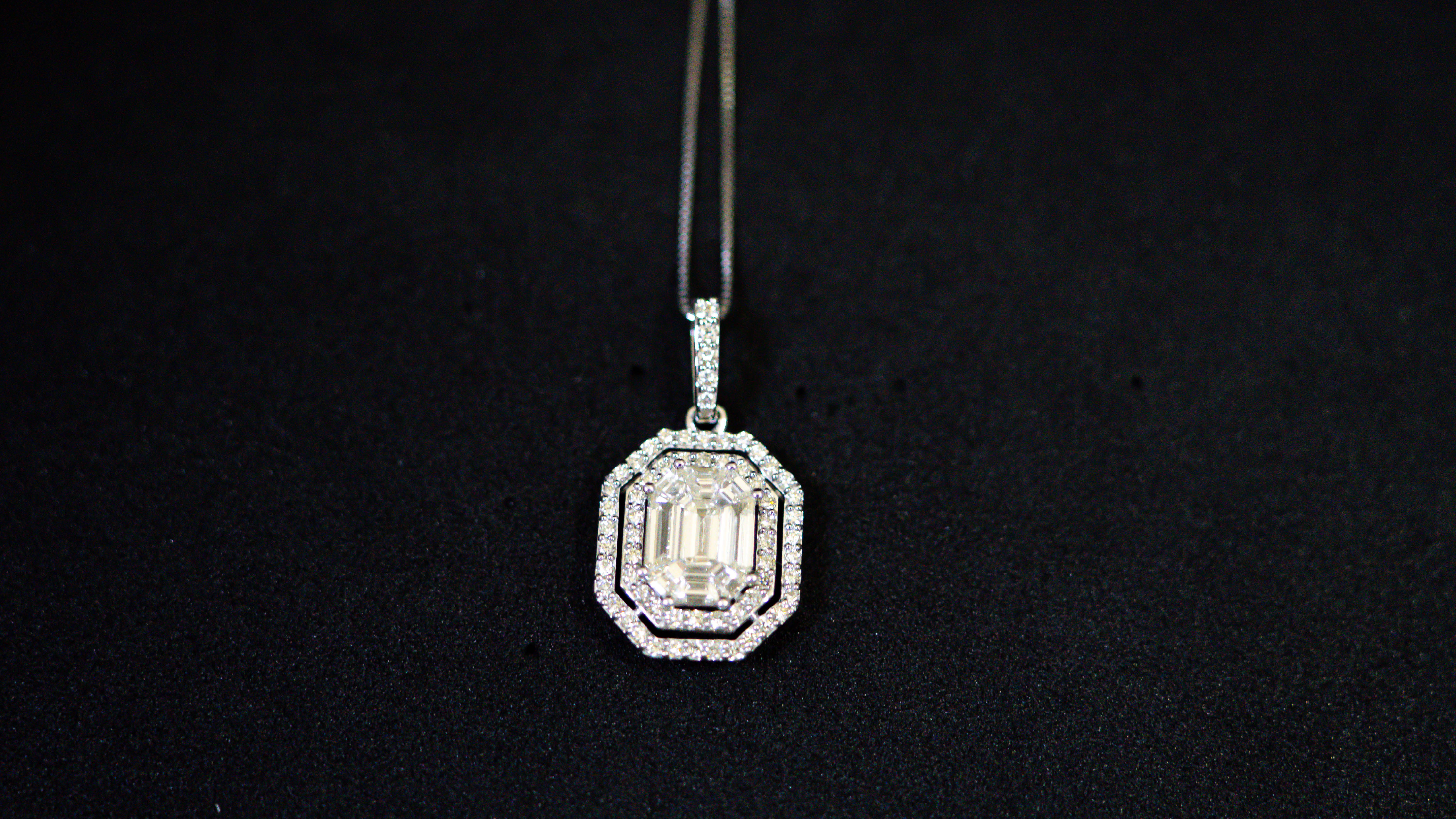 PN 8840 Diamond Necklace Radiant Cut